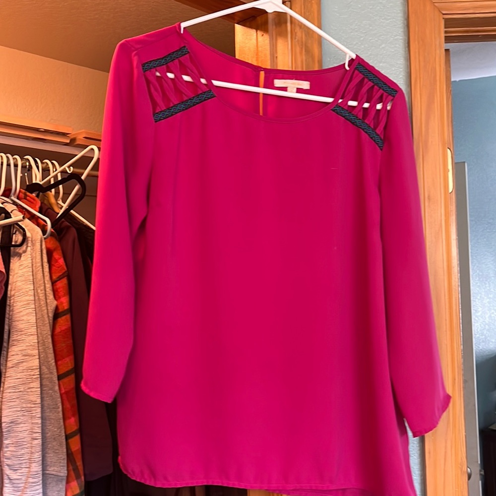 Blouse with woven open shoulder